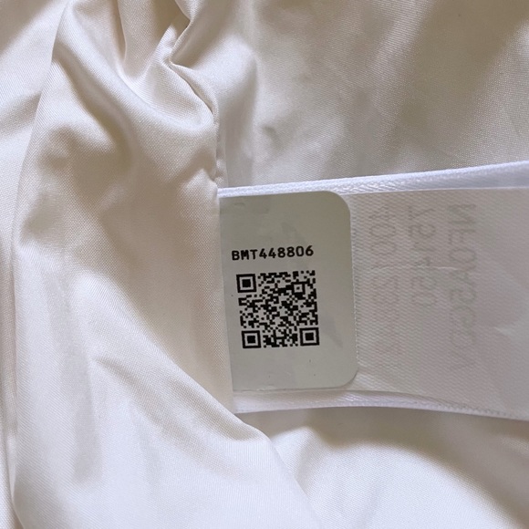 The North Face Women’s Dealio Down Cropped Jacket In Gardenia White - Picture 9 of 10